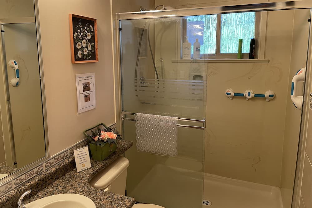 Photo of Bathroom in Delta