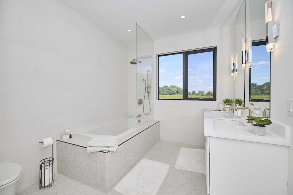 Photo of Bathroom in Louth