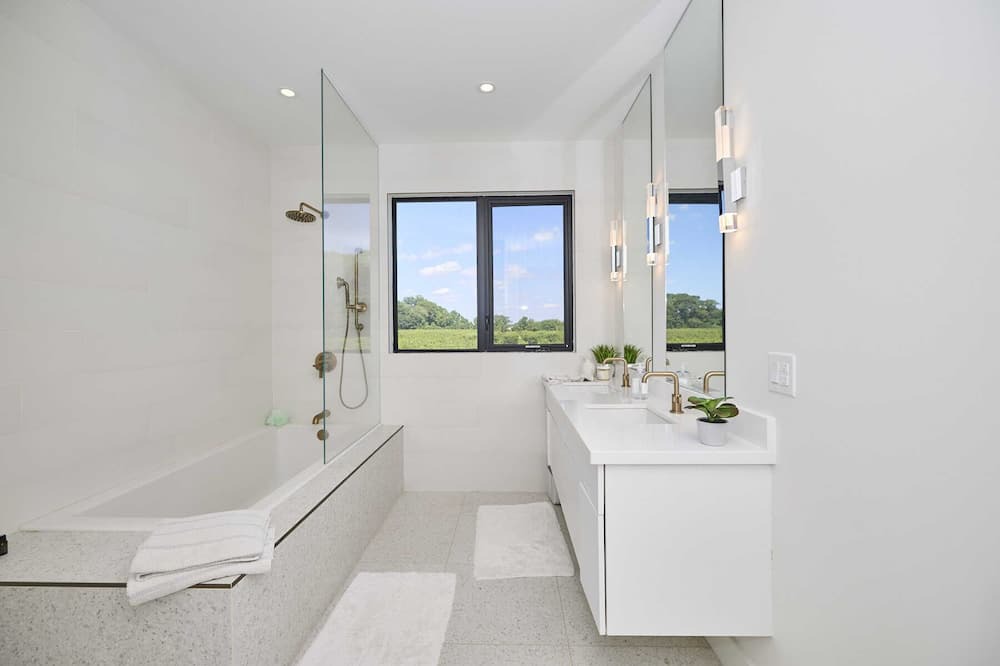Photo of Bathroom in Louth