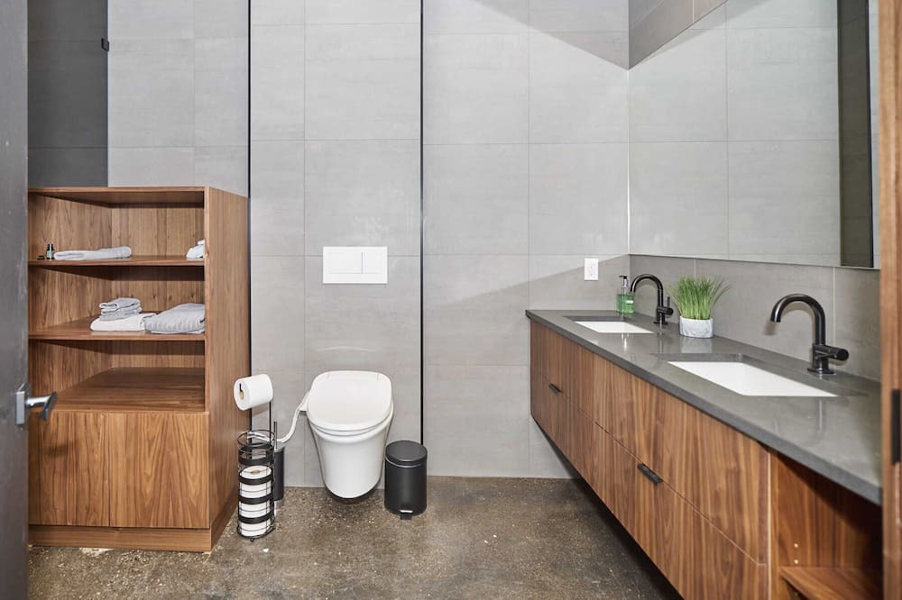 Photo of Bathroom in Louth
