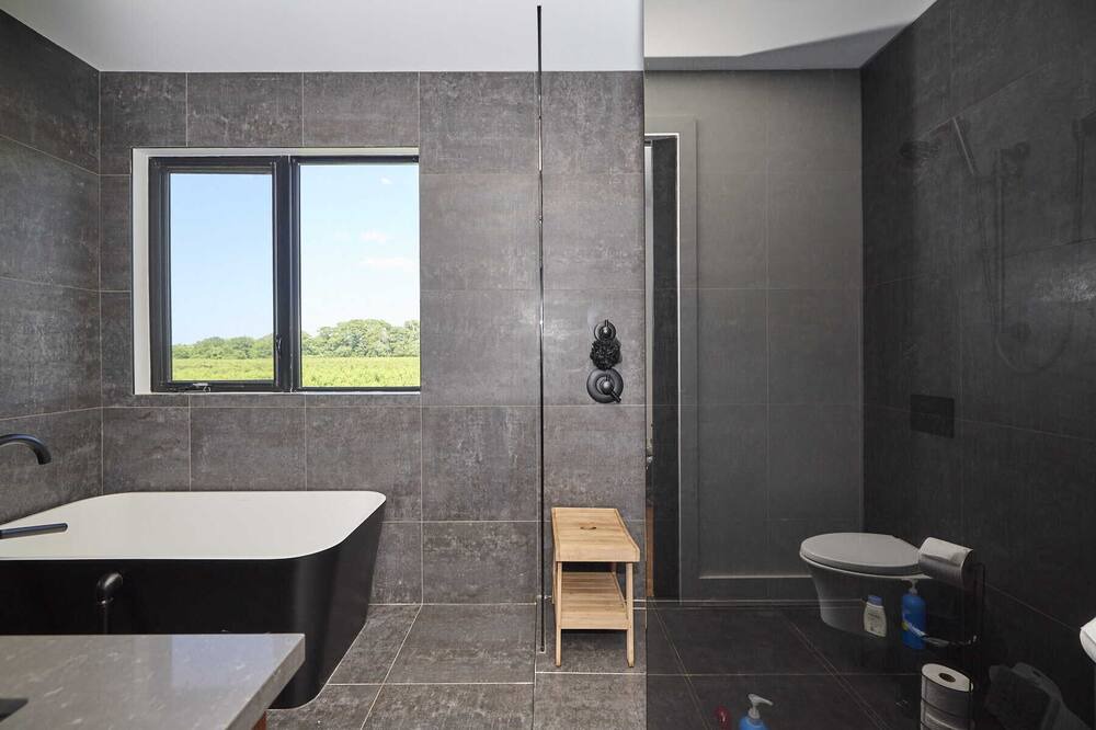 Photo of Bathroom in Louth
