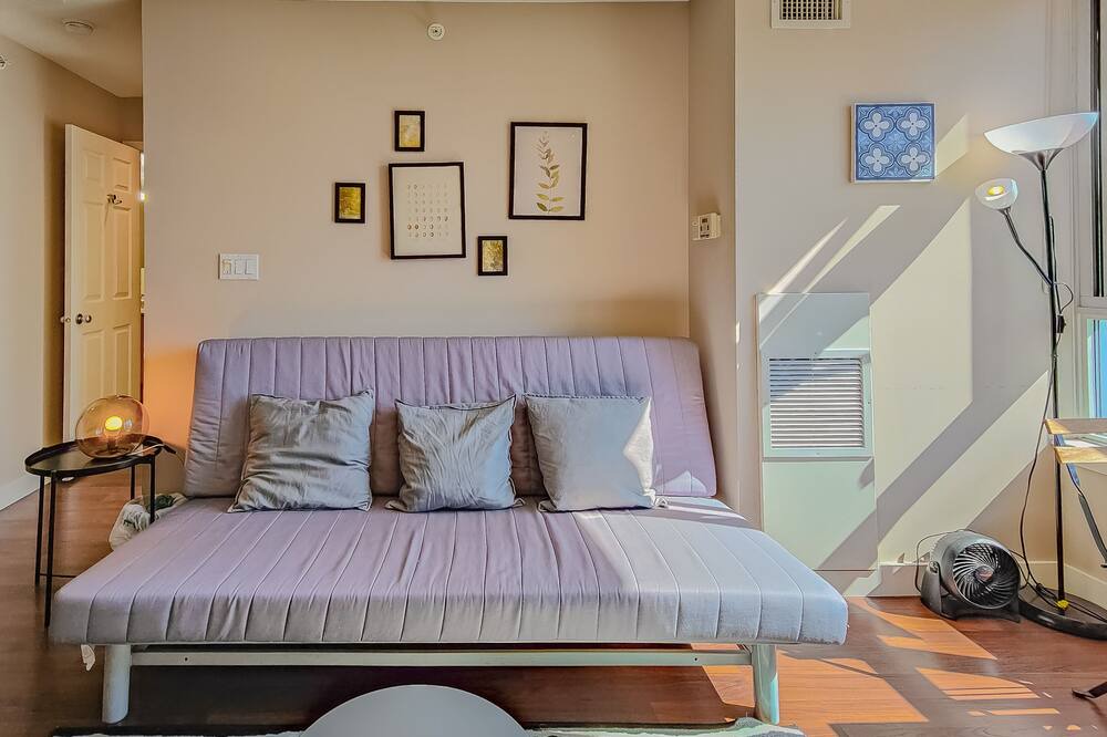 Photo of Livingroom in Crosstown