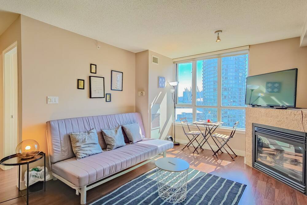Photo of Livingroom in Crosstown
