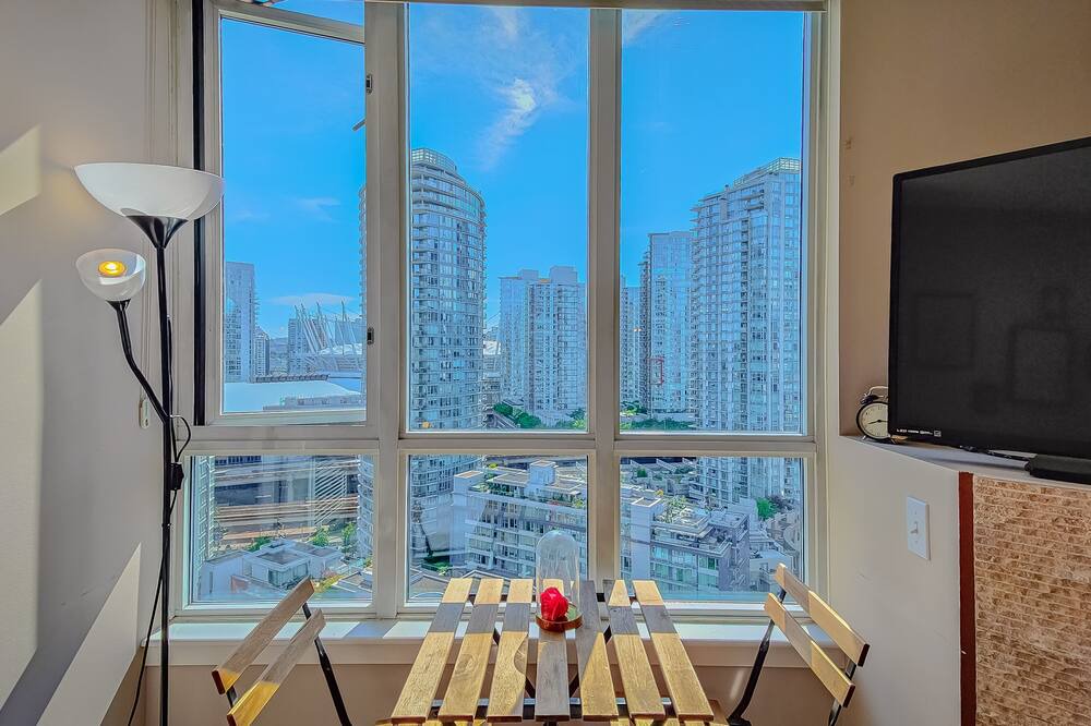 Photo of Livingroom in Crosstown
