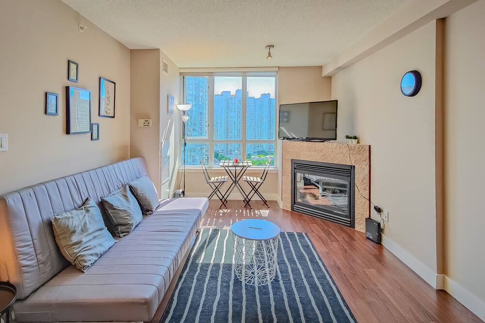 Photo of Livingroom in Crosstown