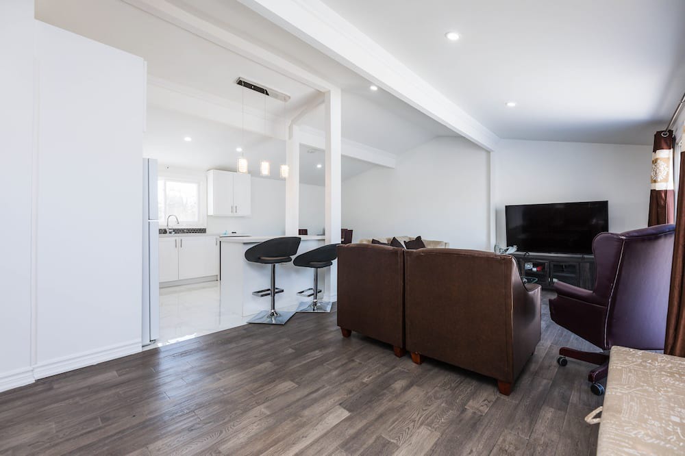 Photo of Livingroom in Mono