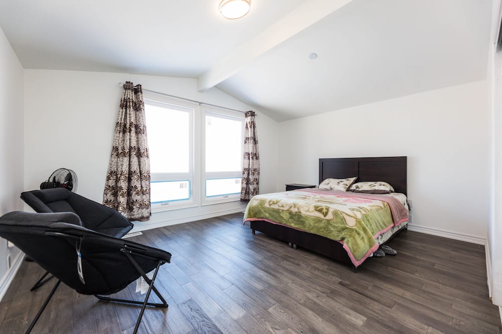 Photo of Bedroom in Mono