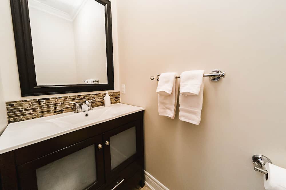 Photo of Bathroom in Stokes Bay