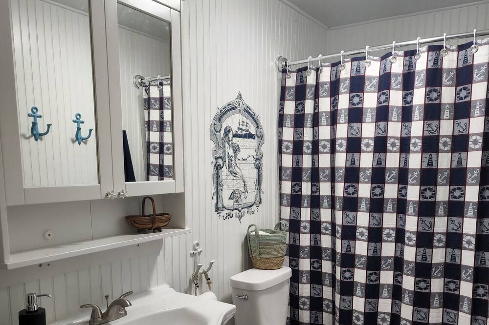 Photo of Bathroom in Shemogue