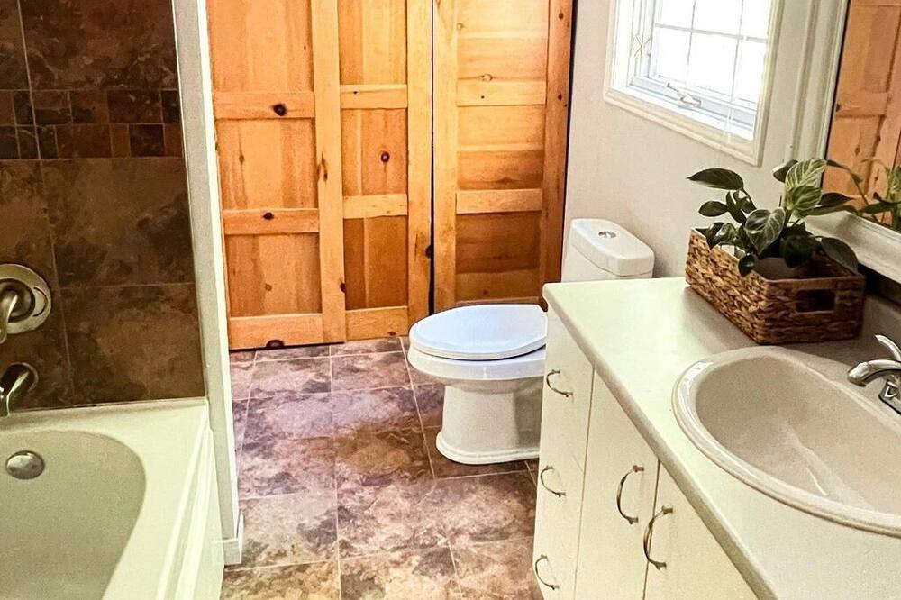 Photo of Bathroom in Val-des-Monts