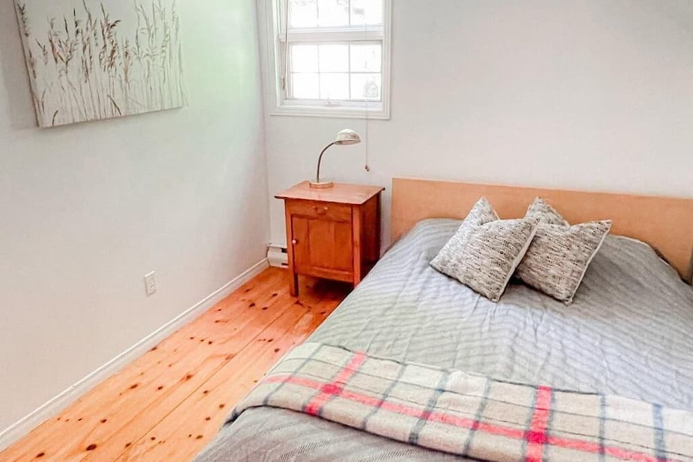 Photo of Bedroom in Val-des-Monts