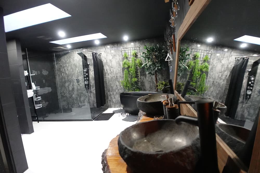 Photo of Bathroom in Mirabel