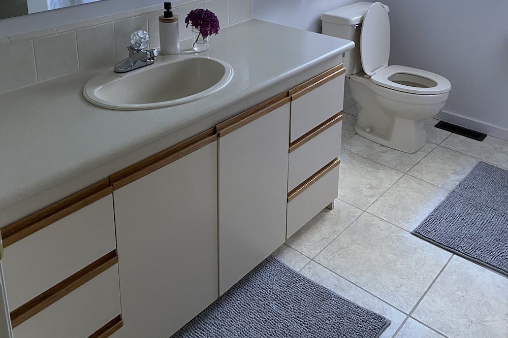 Photo of Bathroom in Sechelt