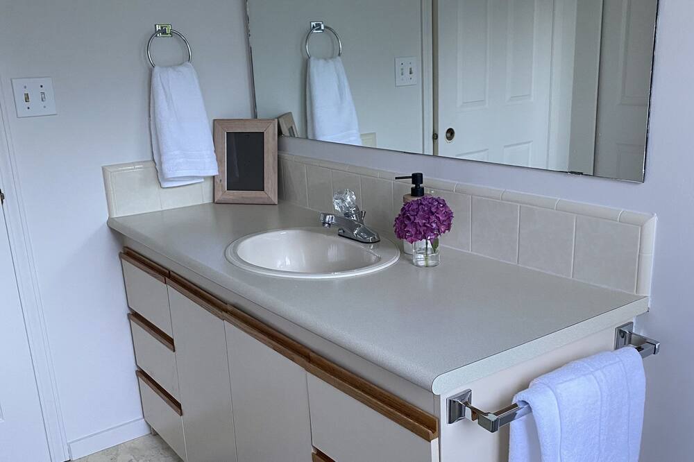 Photo of Bathroom in Sechelt