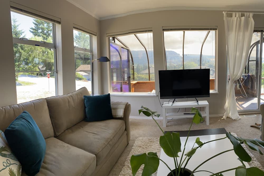 Photo of Livingroom in Sechelt