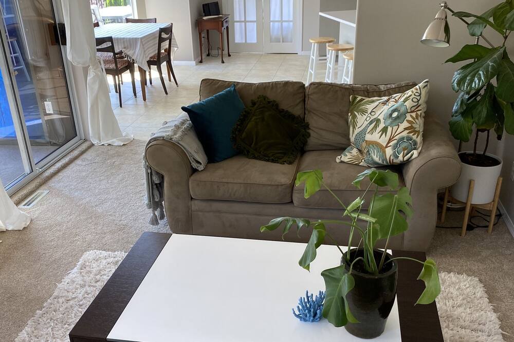 Photo of Livingroom in Sechelt