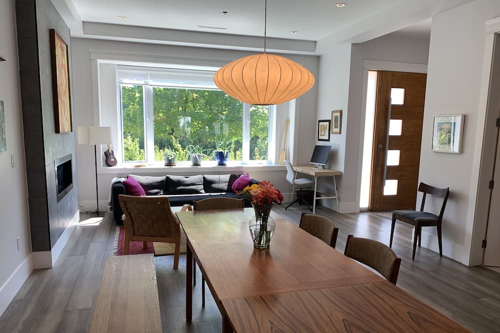 Photo of Livingroom in Riley Park
