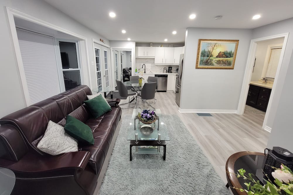 Photo of Livingroom in Ramara