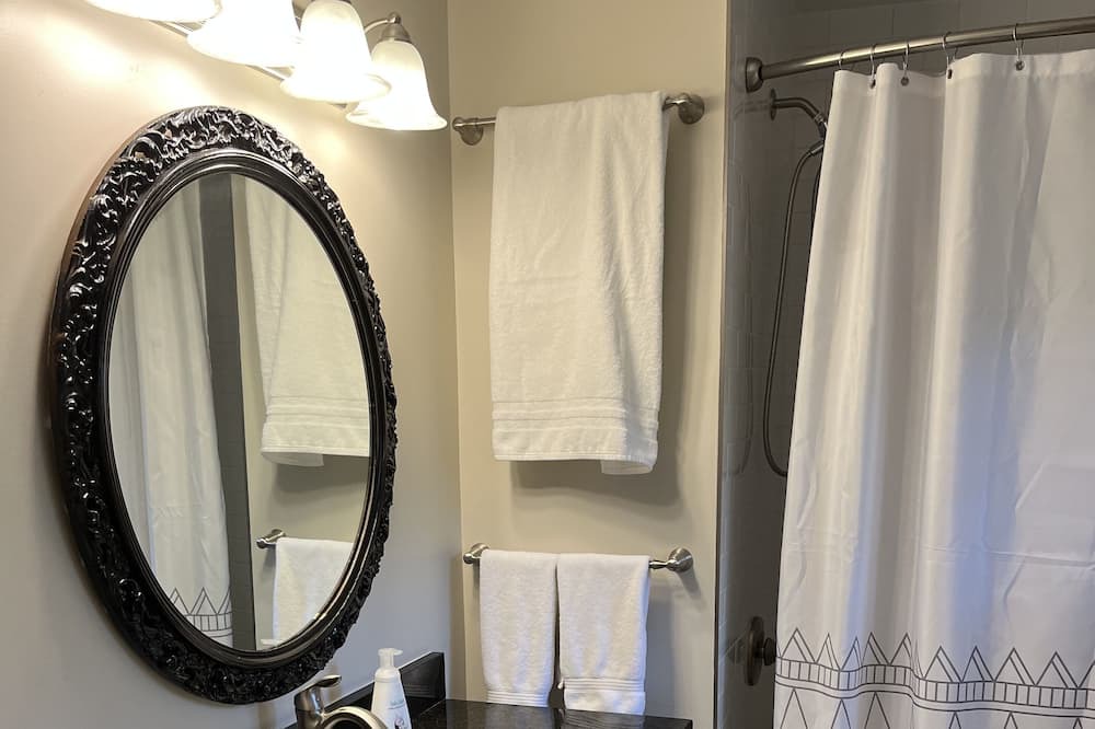 Photo of Bathroom in Feronia