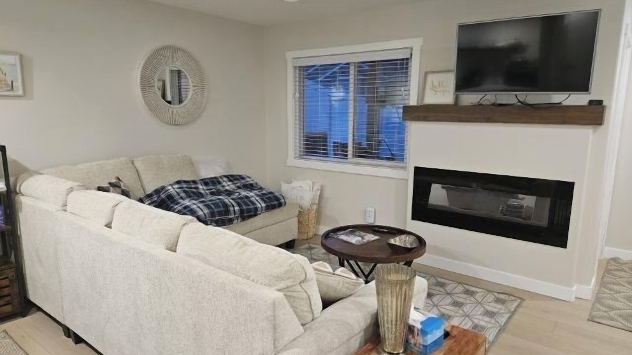 Photo of Livingroom in Sylvan Lake