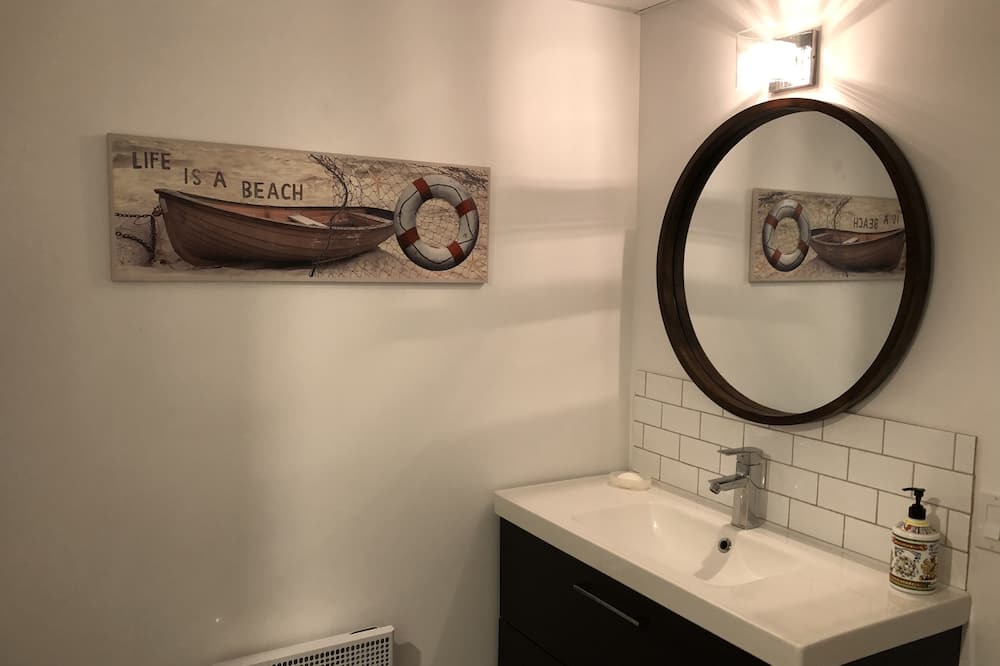 Photo of Bathroom in Bonaventure Regional County Municipality