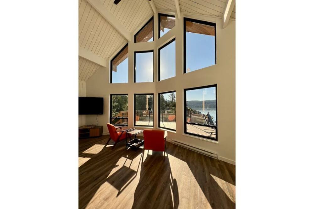 Photo of Bedroom in Halfmoon Bay
