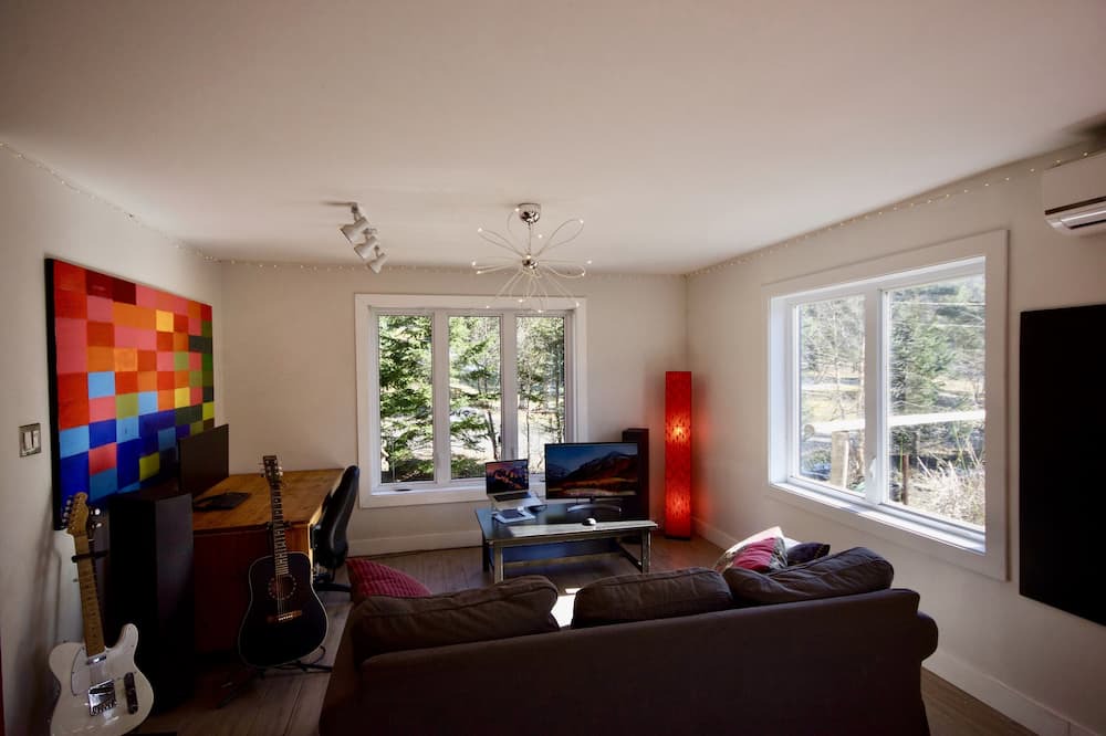 Photo of Livingroom in North Hatley