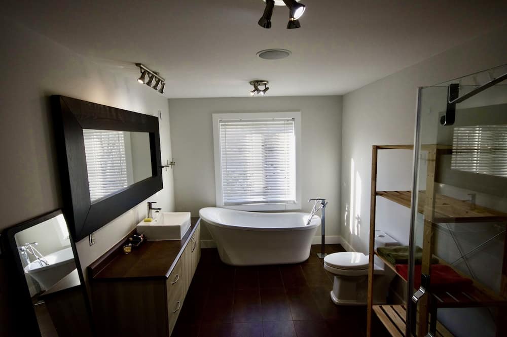 Photo of Bathroom in North Hatley