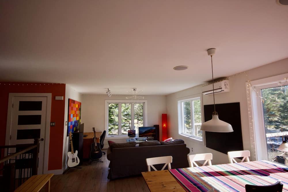 Photo of Livingroom in North Hatley