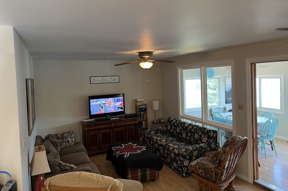 Photo of Livingroom in Litchfield