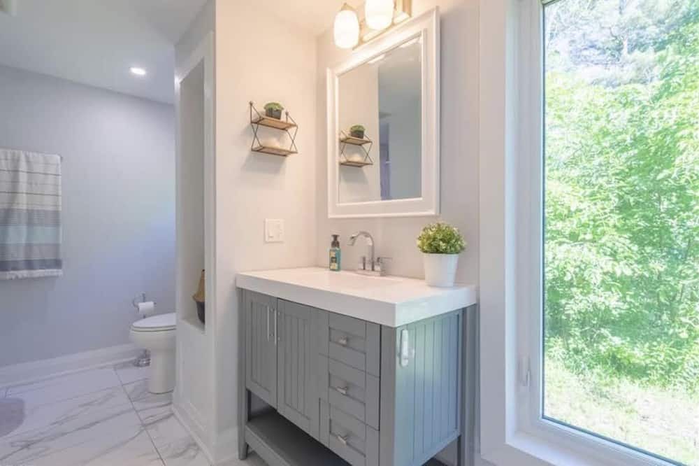 Photo of Bathroom in Tay