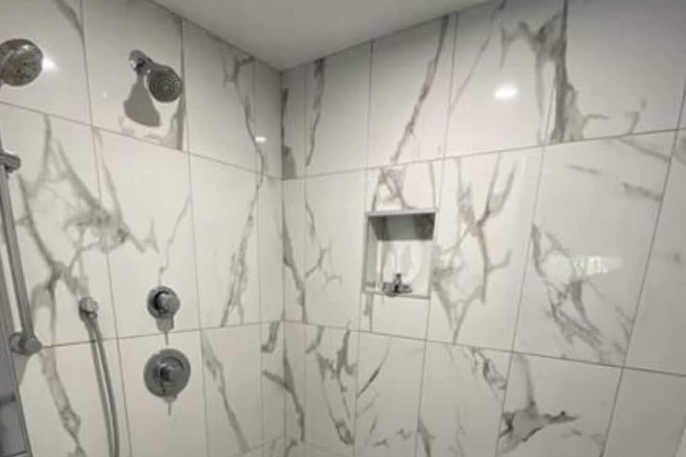 Photo of Bathroom in Tay