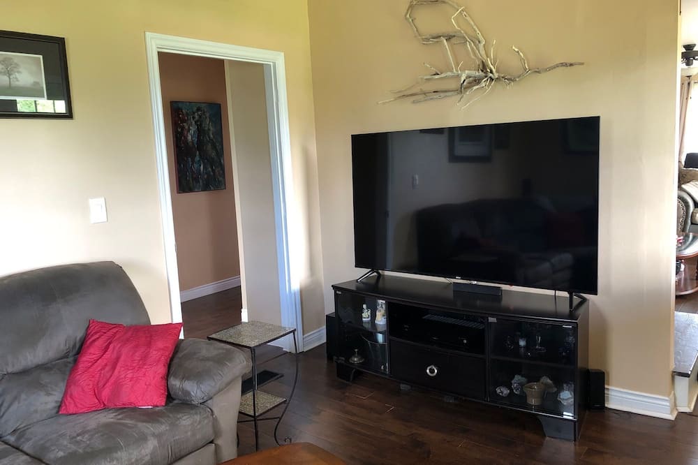 Photo of Livingroom in Ellerslie
