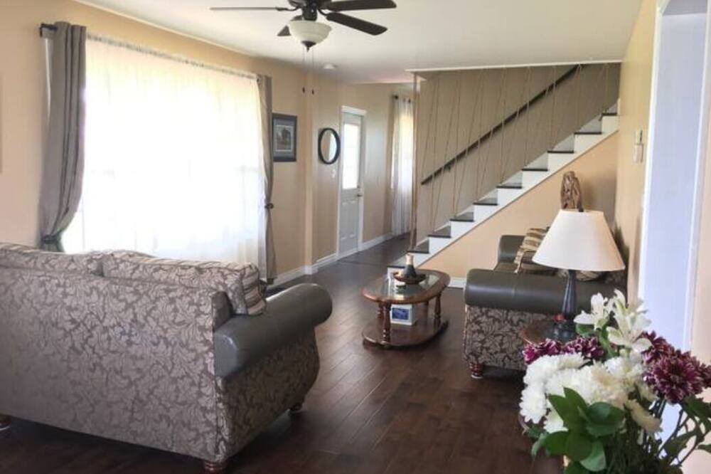 Photo of Livingroom in Ellerslie