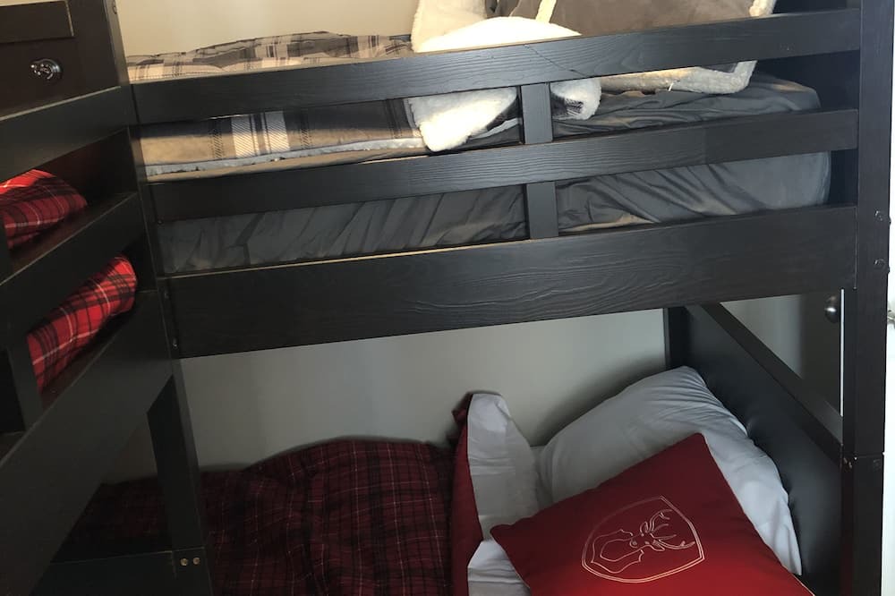 Photo of Bedroom in Courtenay