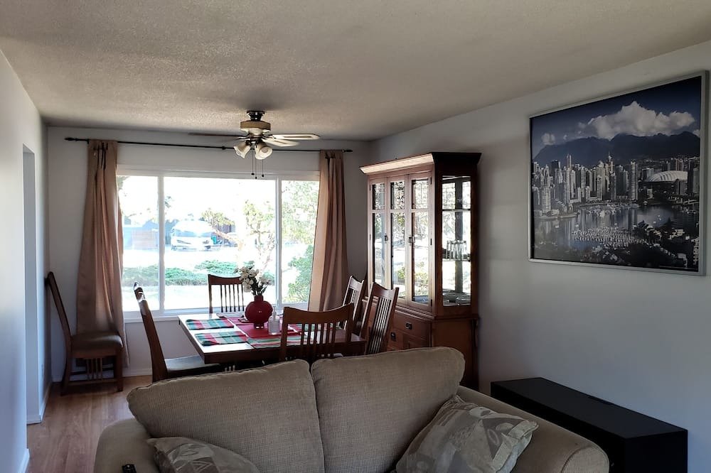 Photo of Livingroom in Pitt Meadows
