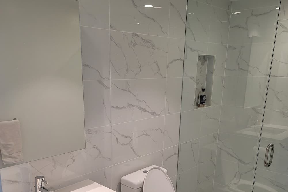 Photo of Bathroom in Sunset