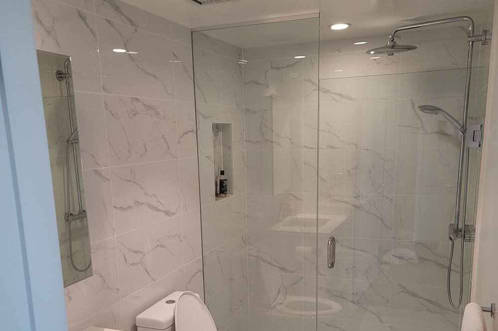 Photo of Bathroom in Sunset