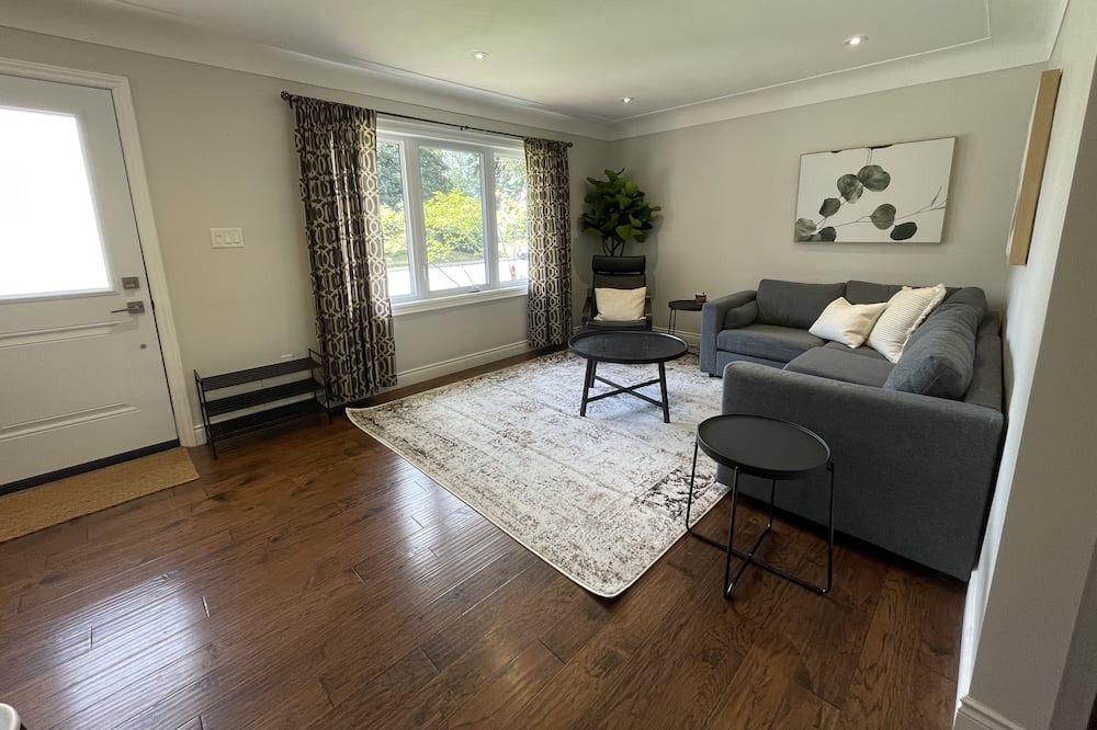 Photo of Livingroom in Hamilton