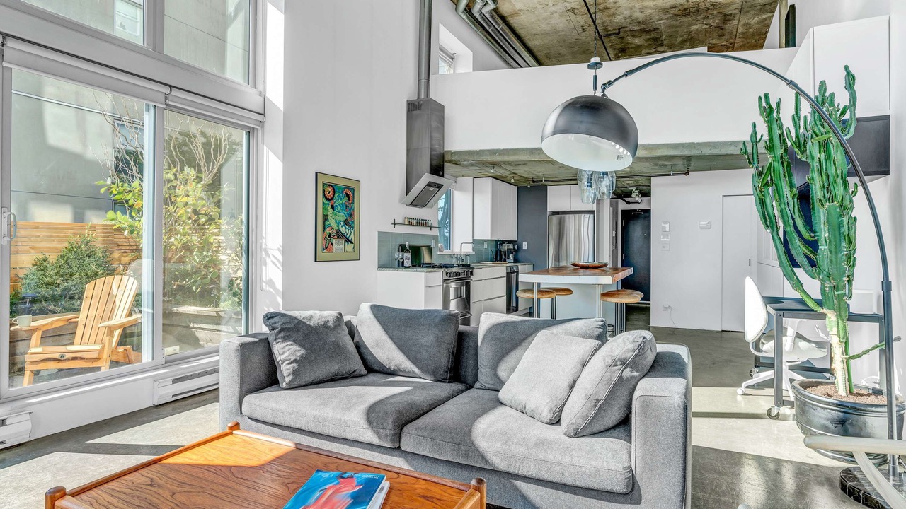 Photo of Livingroom in Downtown Eastside