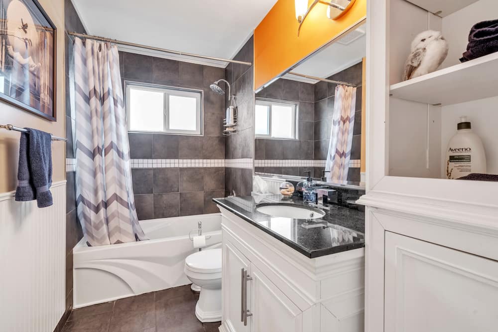 Photo of Bathroom in Riley Park