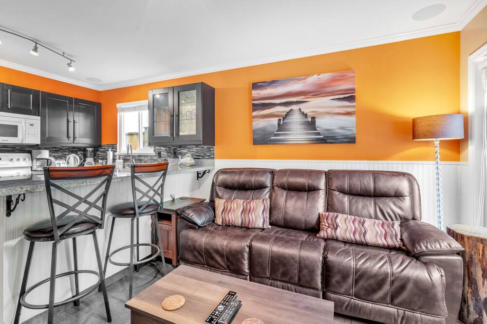 Photo of Livingroom in Riley Park