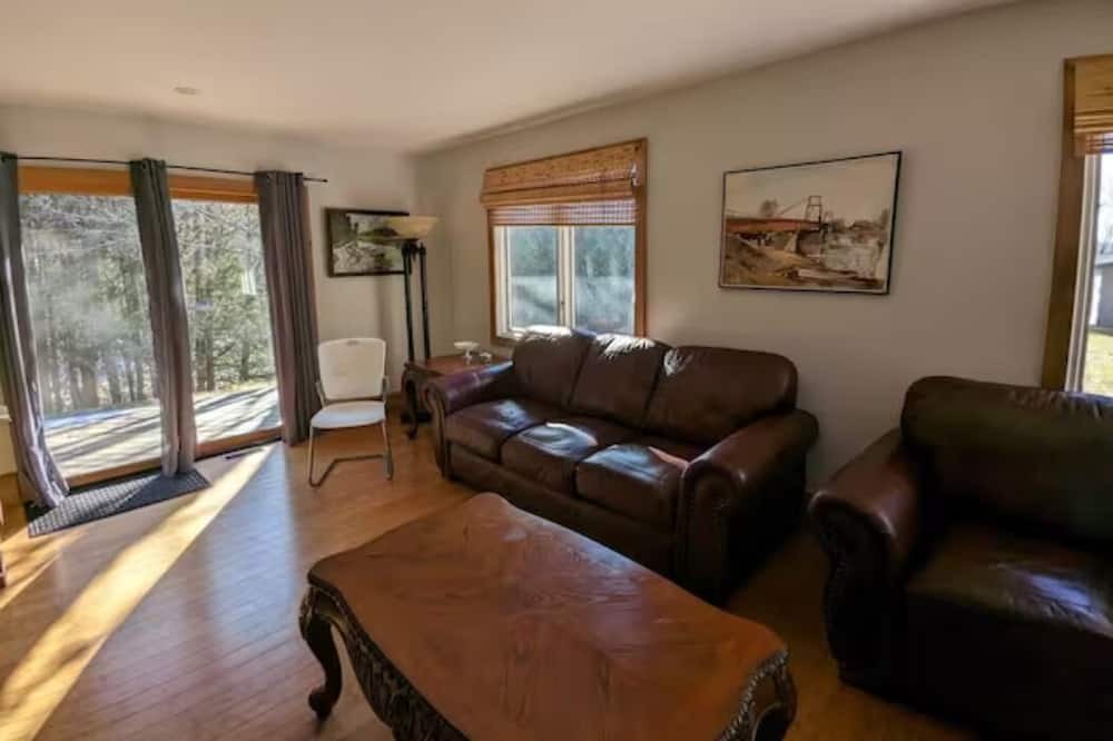 Photo of Livingroom in Meaford