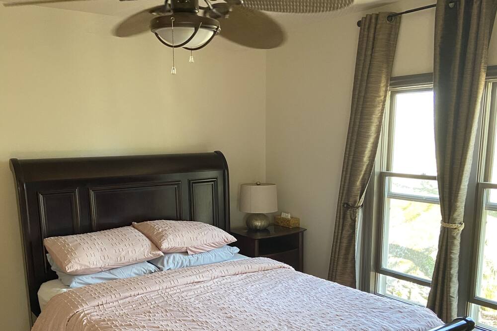 Photo of Bedroom in Mountain Grove