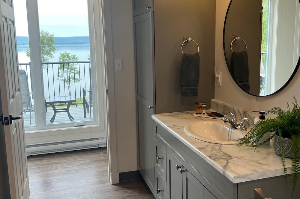 Photo of Bathroom in West Bay