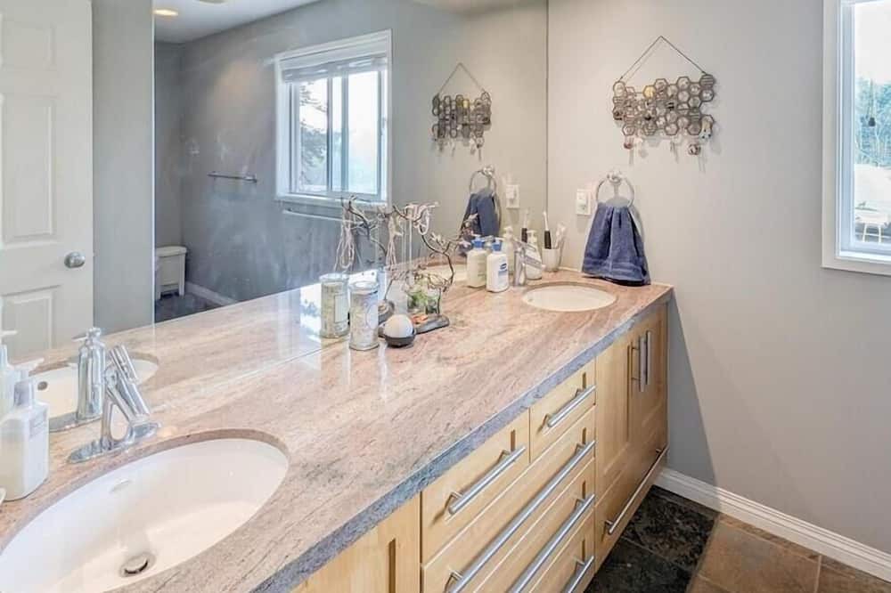 Photo of Bathroom in Lac La Hache