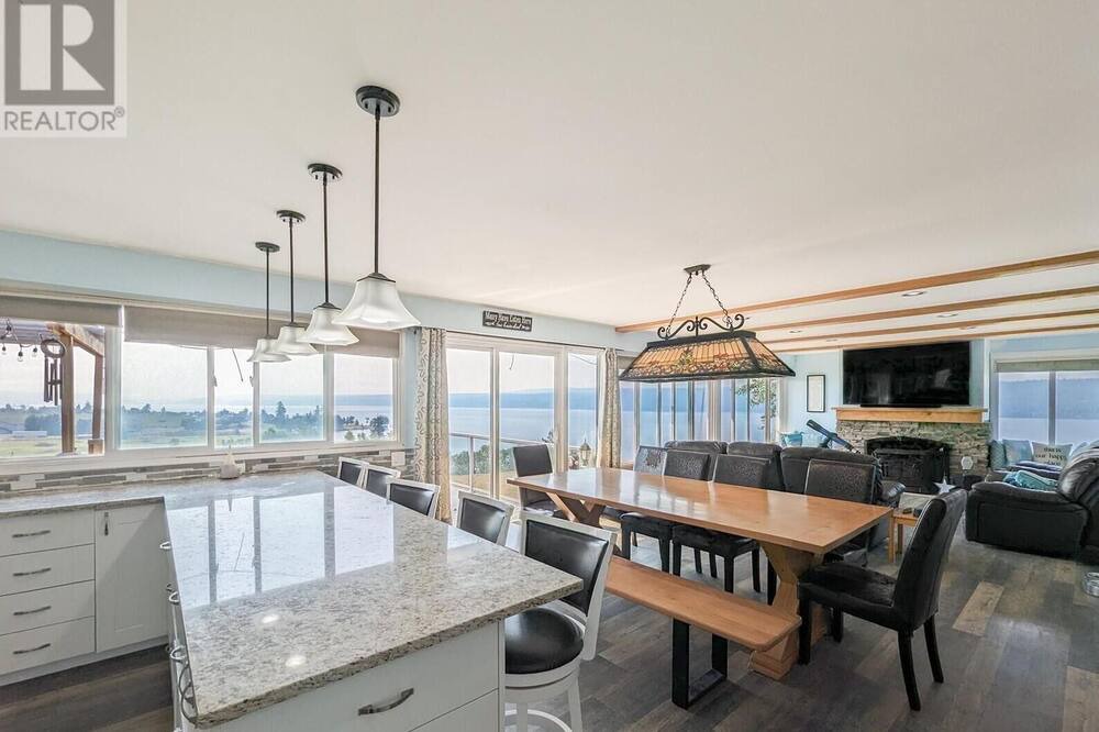 Photo of Kitchen in Lac La Hache