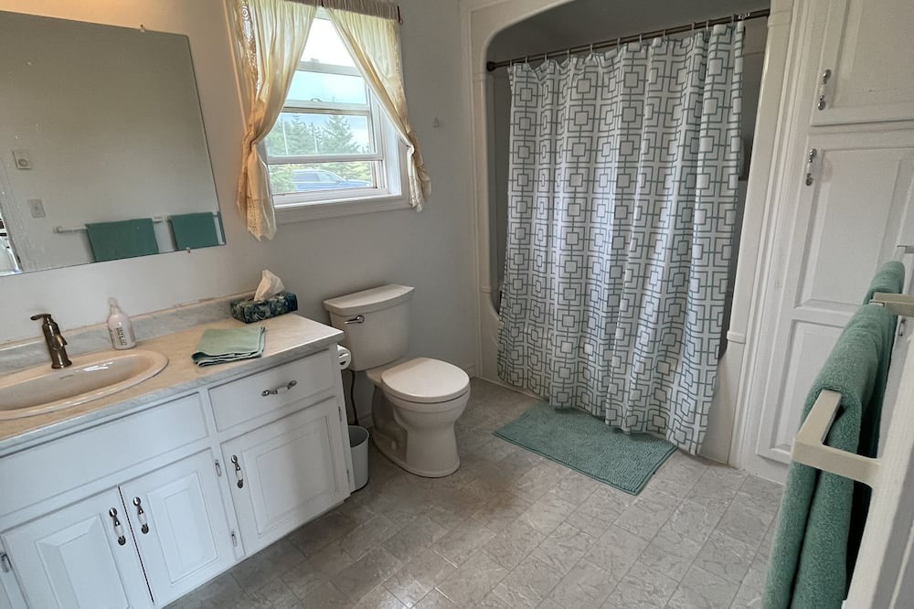 Photo of Bathroom in Cymbria
