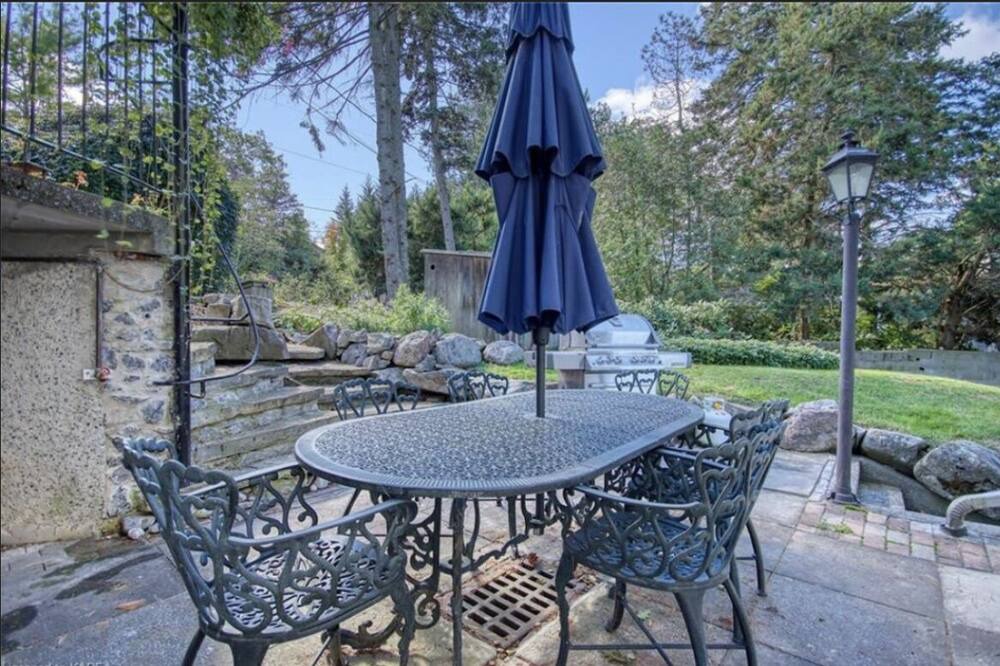 Photo of Outdoor in Kingston