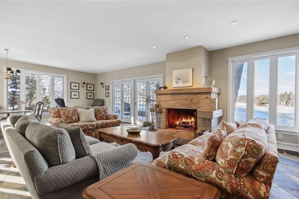 Photo of Livingroom in Kingston